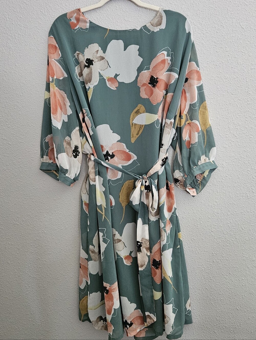 Beautiful Ava & Viv 4X Floral Green Tie-Waist Women's Dress